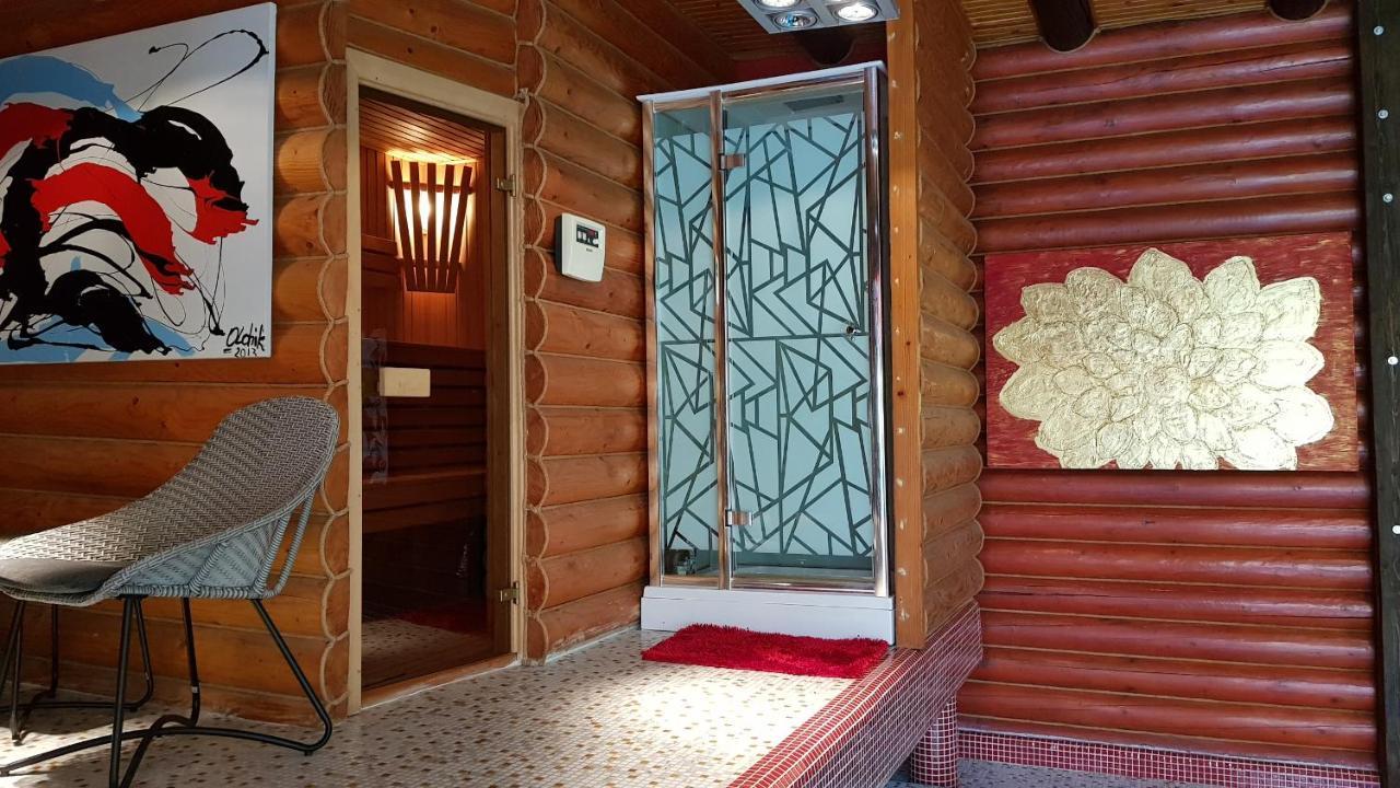 Luxury Villa With Pool And Sauna Csernyivci Kültér fotó