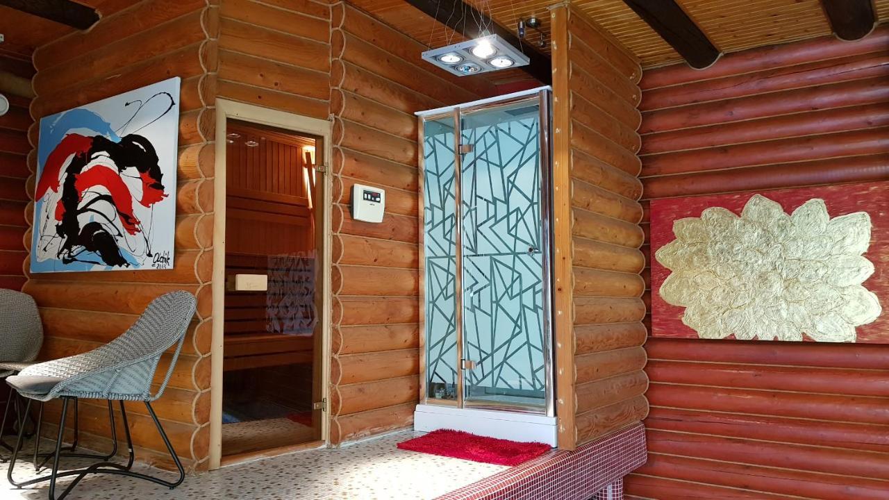 Luxury Villa With Pool And Sauna Csernyivci Kültér fotó