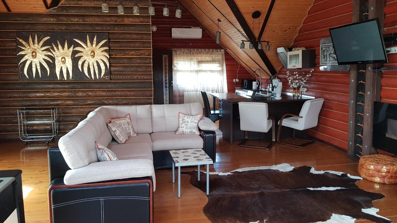 Luxury Villa With Pool And Sauna Csernyivci Kültér fotó