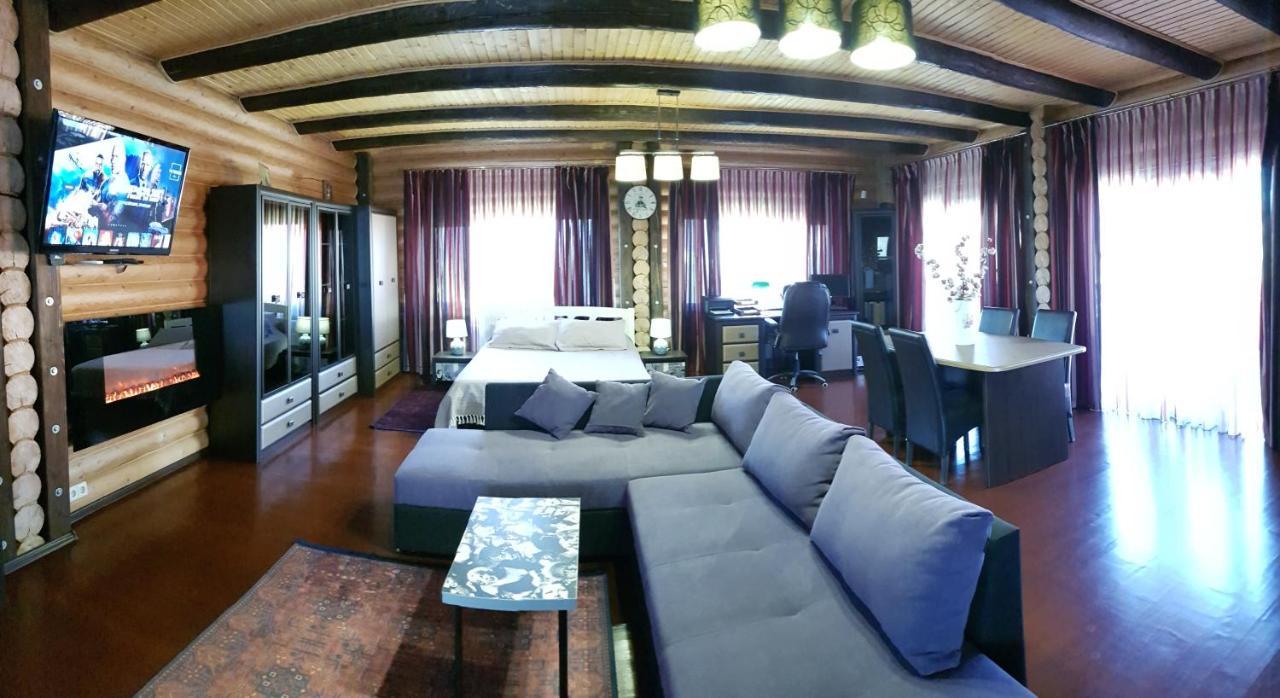 Luxury Villa With Pool And Sauna Csernyivci Kültér fotó