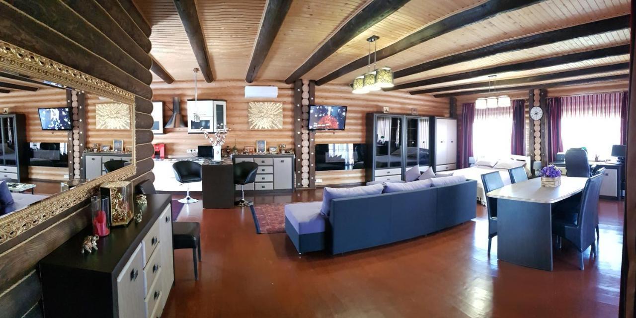 Luxury Villa With Pool And Sauna Csernyivci Kültér fotó