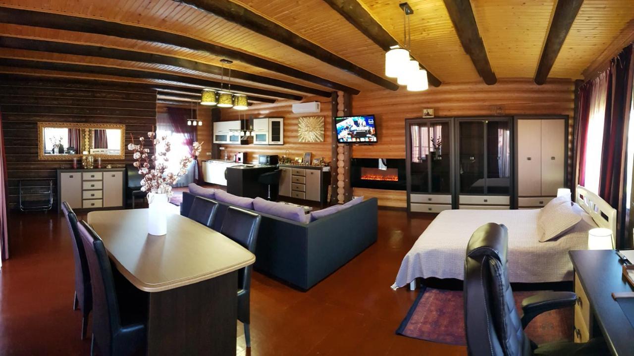 Luxury Villa With Pool And Sauna Csernyivci Kültér fotó